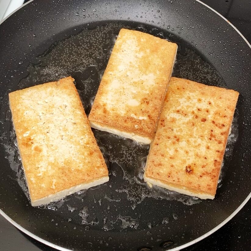 Fry the tofu