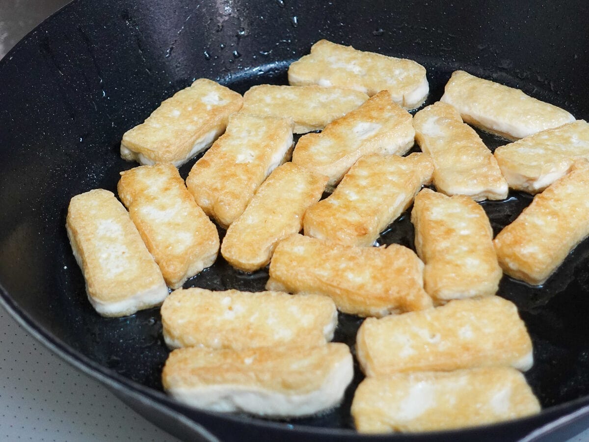 Fry the tofu