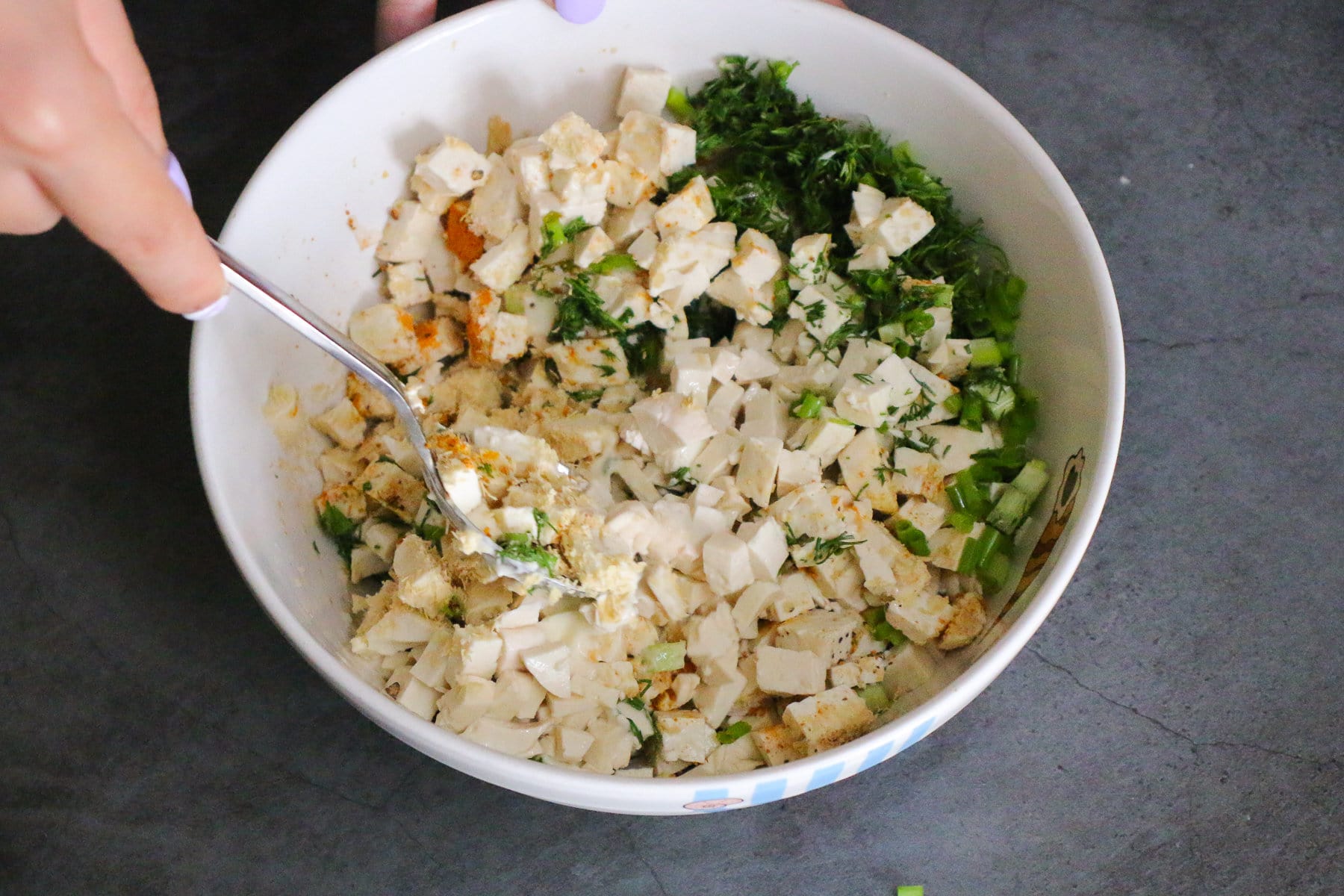 Mix the vegan egg salad