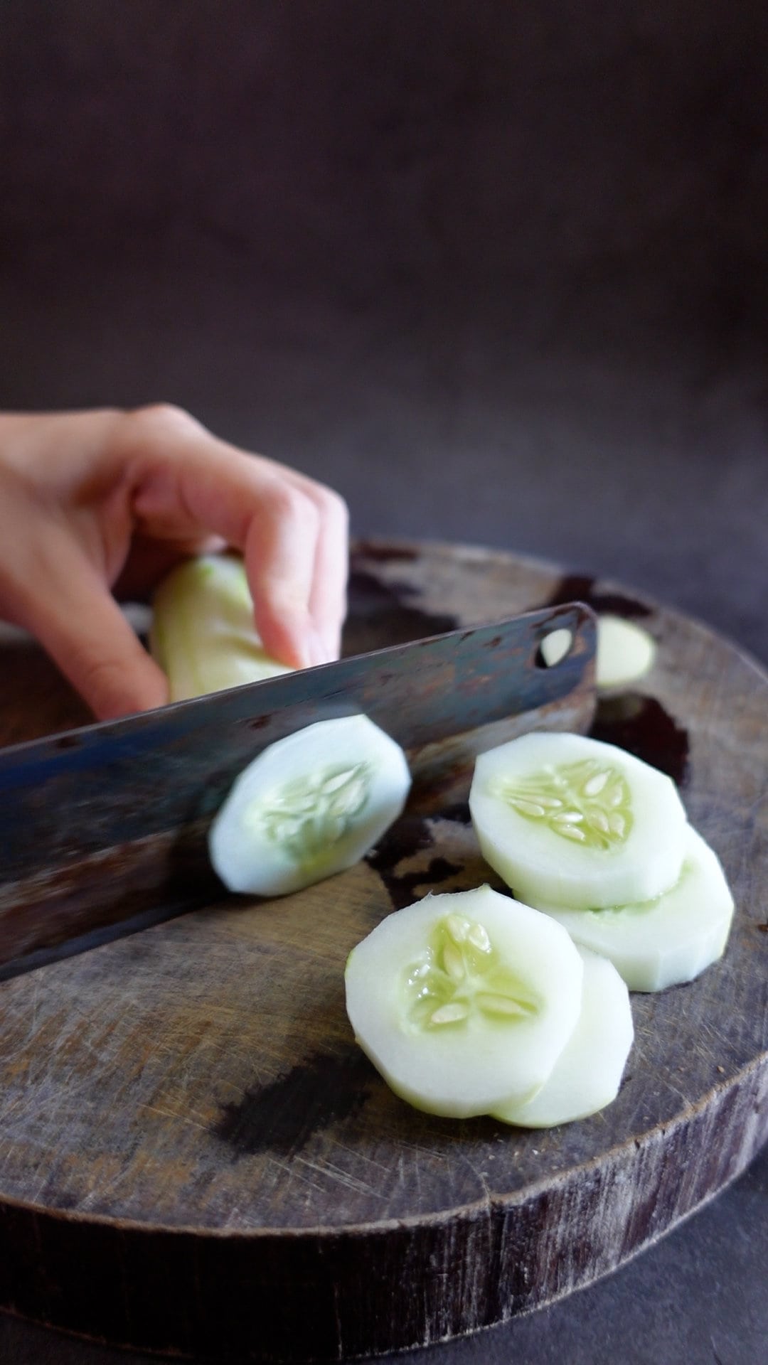 Thinly slice cucumber