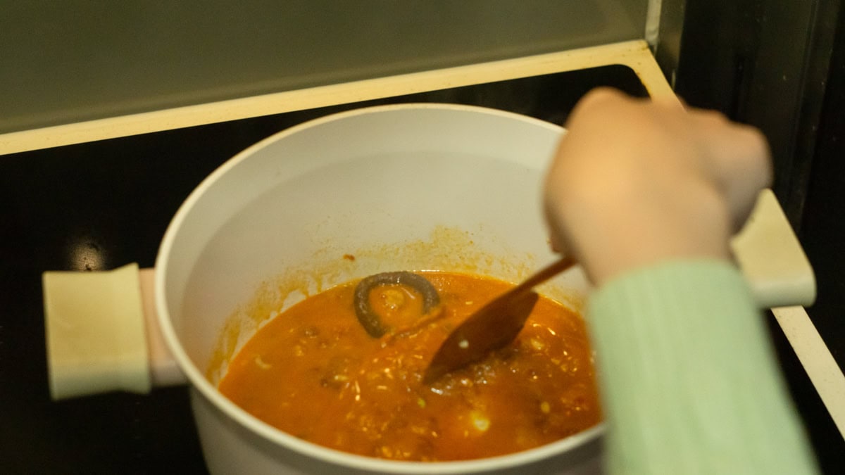 making vegan miso ramen broth