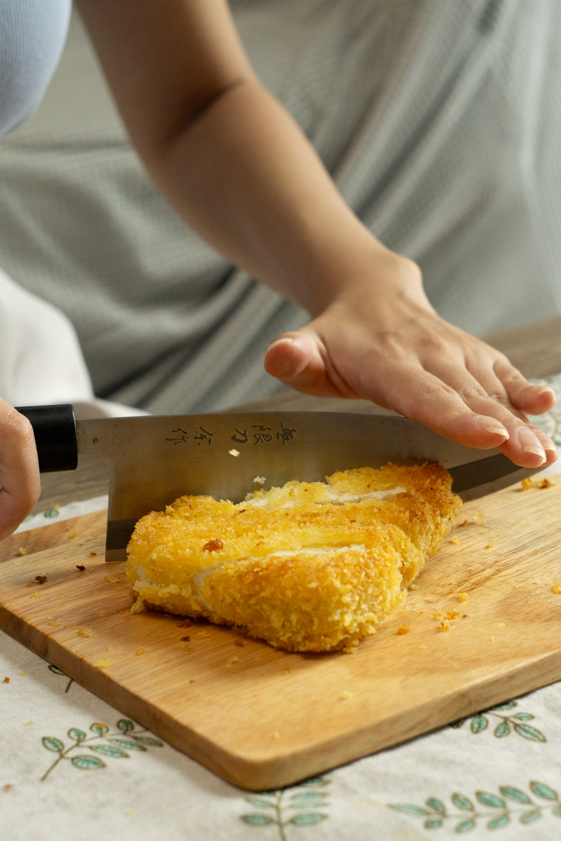 slice the tofu katsu in medium pieces