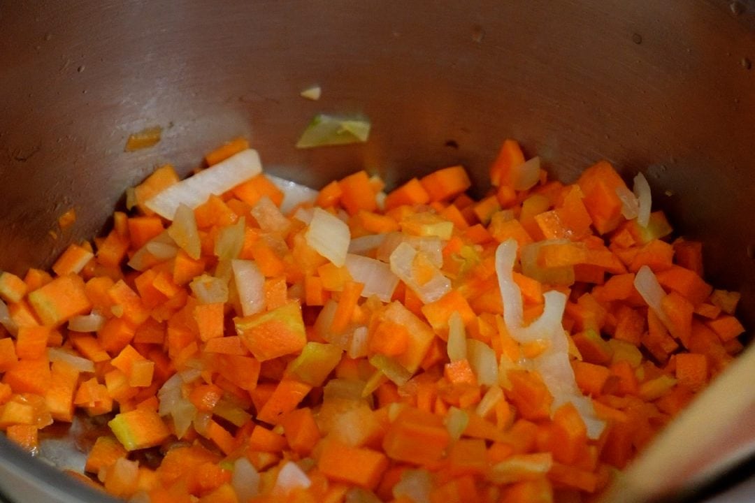 Stir fry carrot and onion