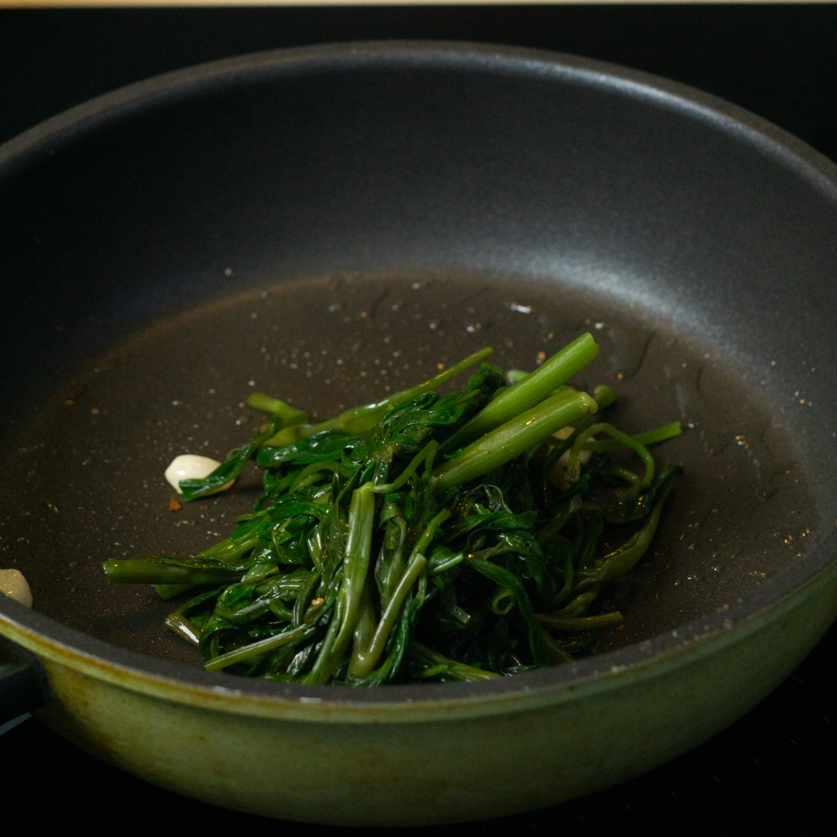 stir-frying the morning glory