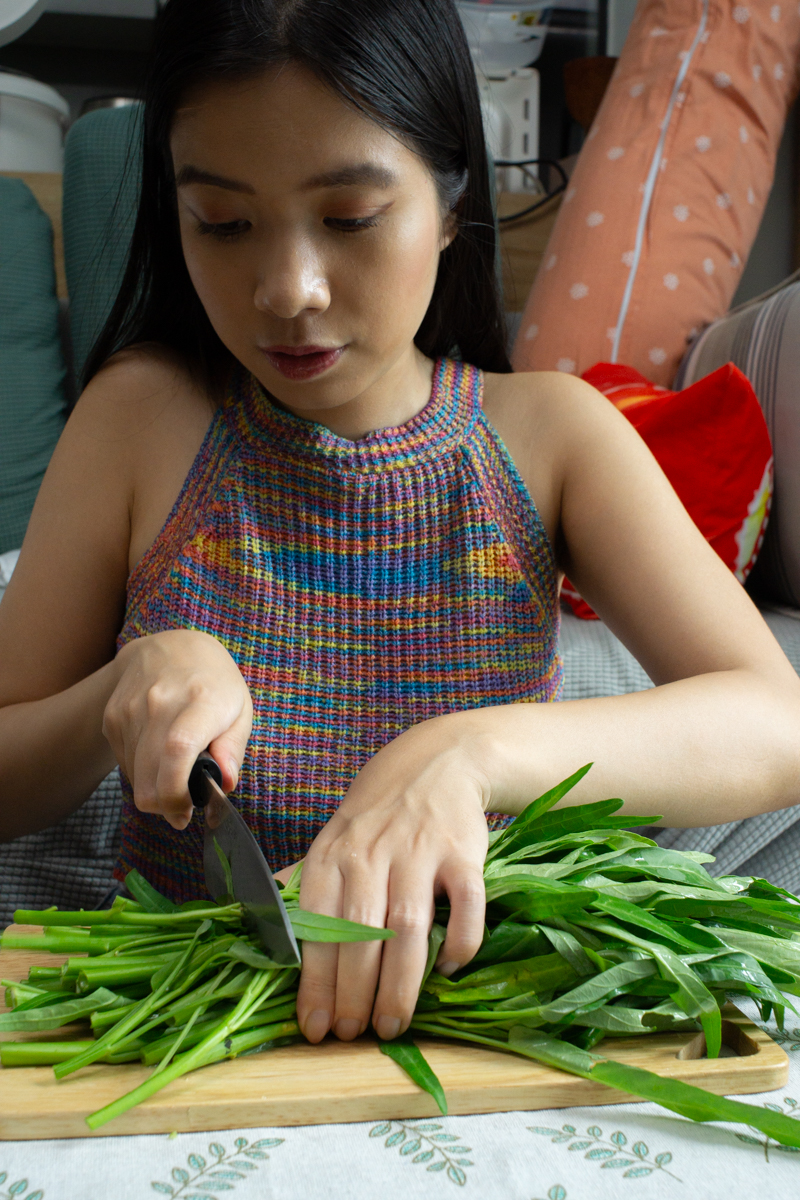 cutting the water spinach
