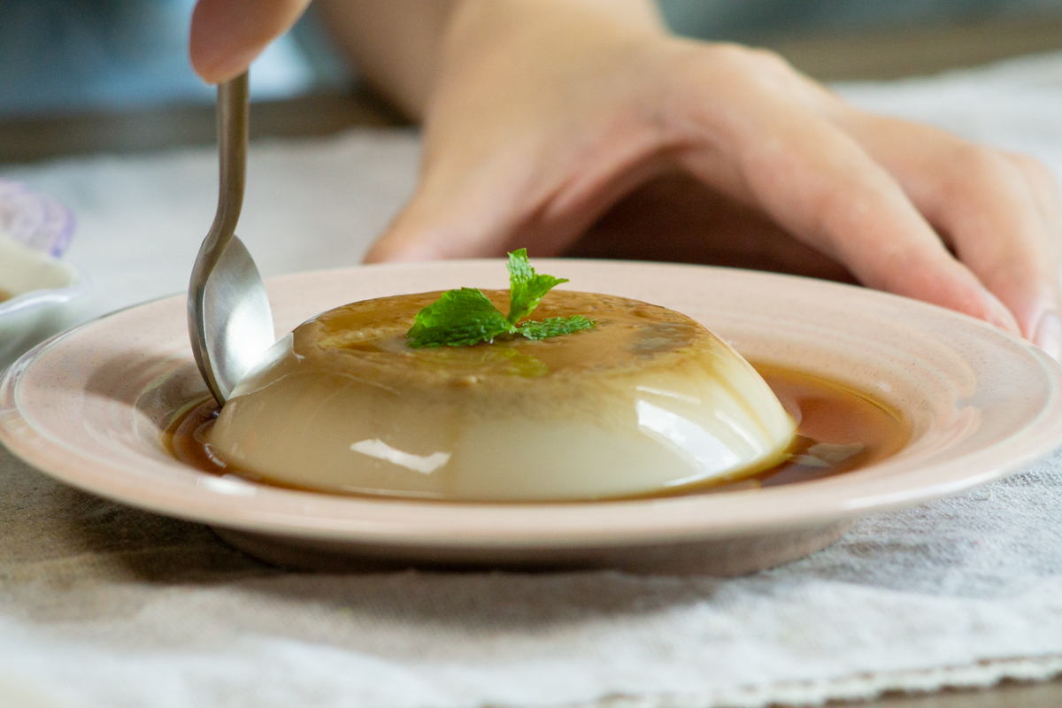 eating vegan banh flan