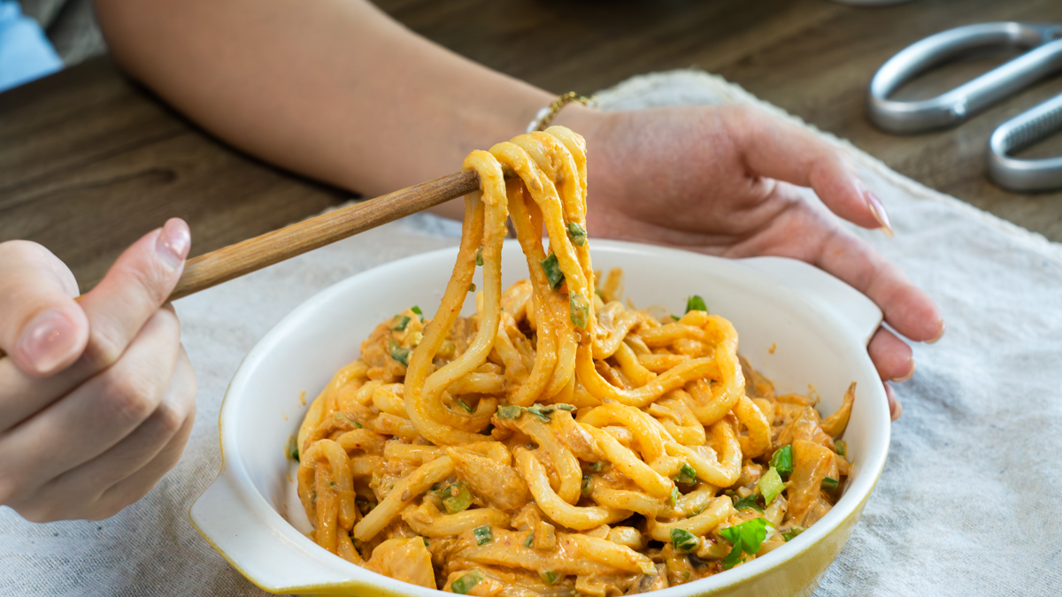 tasting vegan kimchi udon