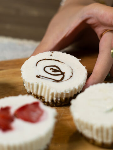 vegan mini cheesecake
