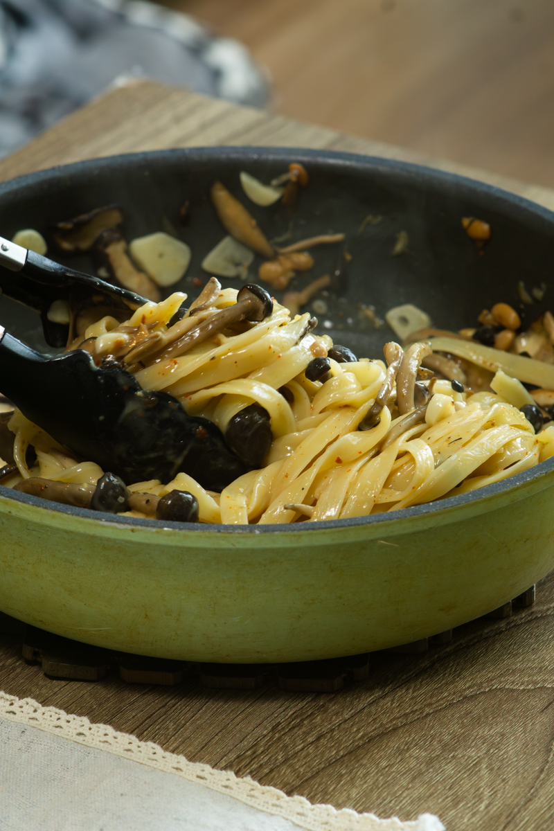 mixing everything to make miso mushroom pasta