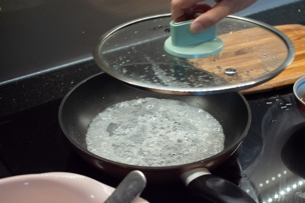 making banh cuon chay