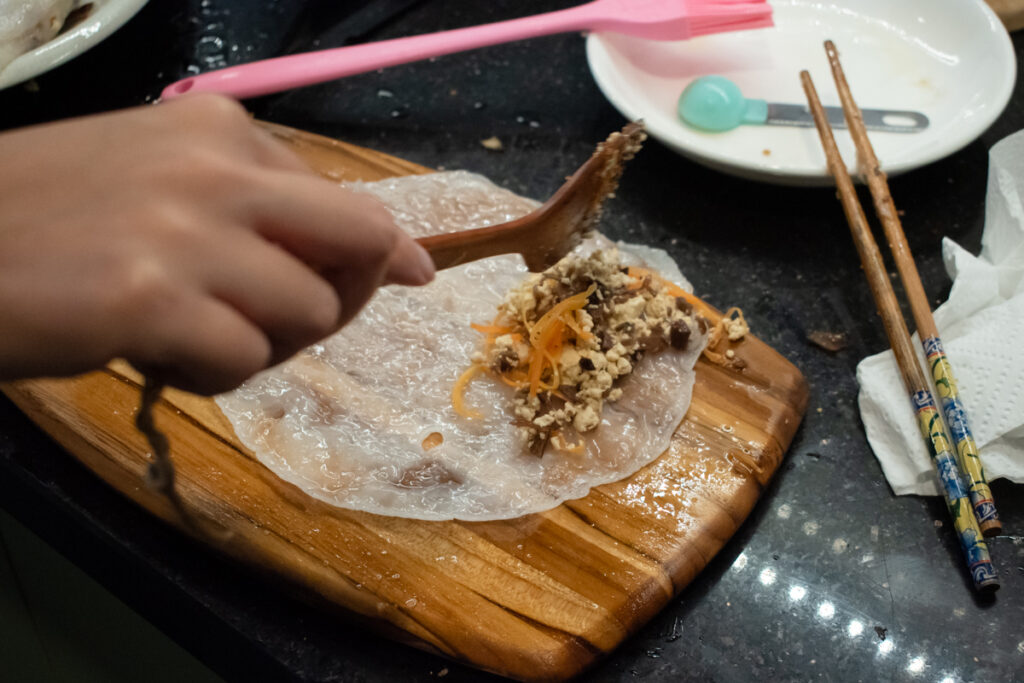 making banh cuon chay