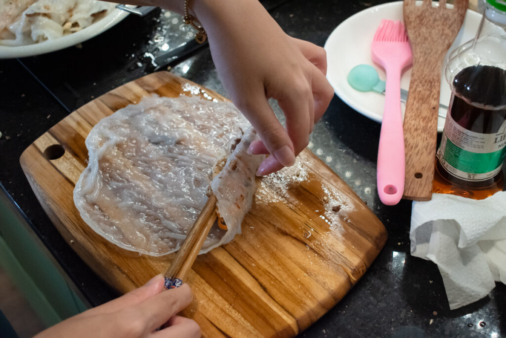 making banh cuon chay