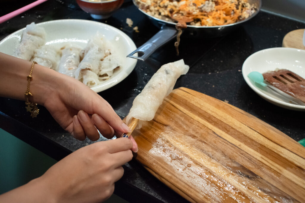 making banh cuon chay