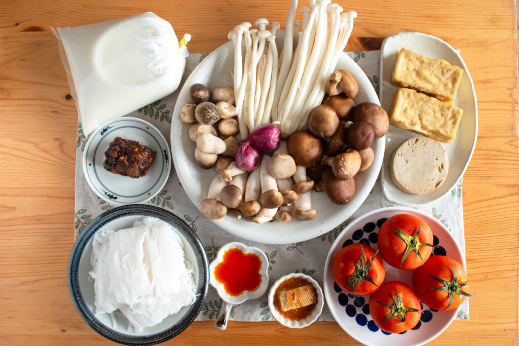ingredients of Bún Riêu Chay