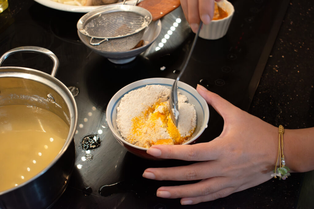 making vegan riêu for bún riêu chay
