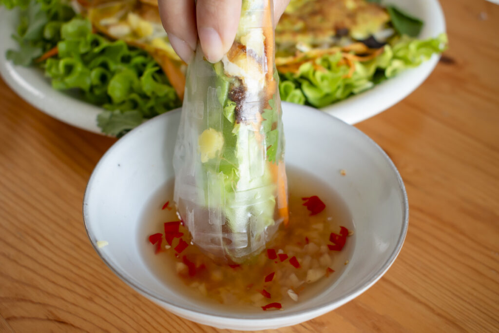 how to serve vegan bánh xèo
